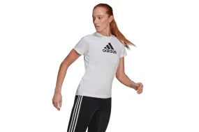 تي شيرت رياضي نسائي من adidas Primeblue بشعار 2 Move