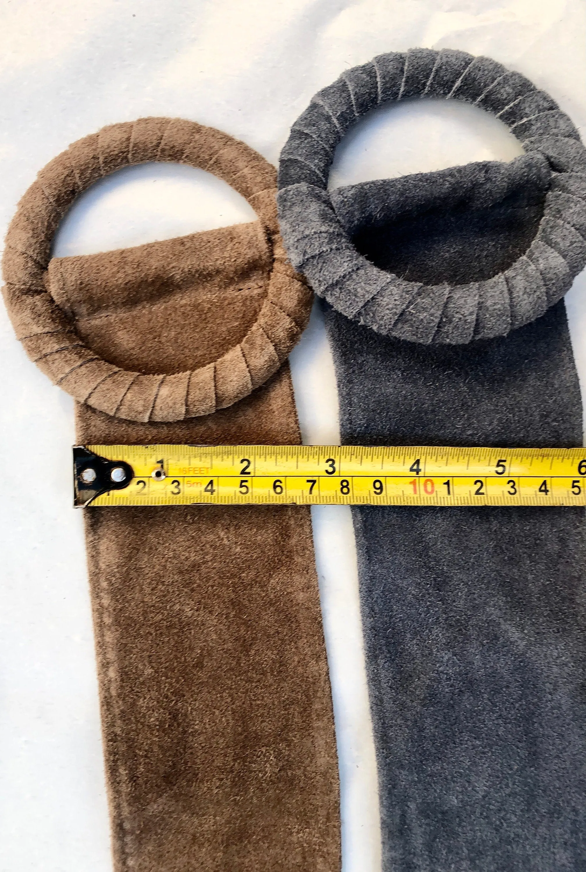Dark turquoise suede waist belt with large round buckle.Boho soft suede belt in a light teal shade. Genuine natural blue-green suede leather