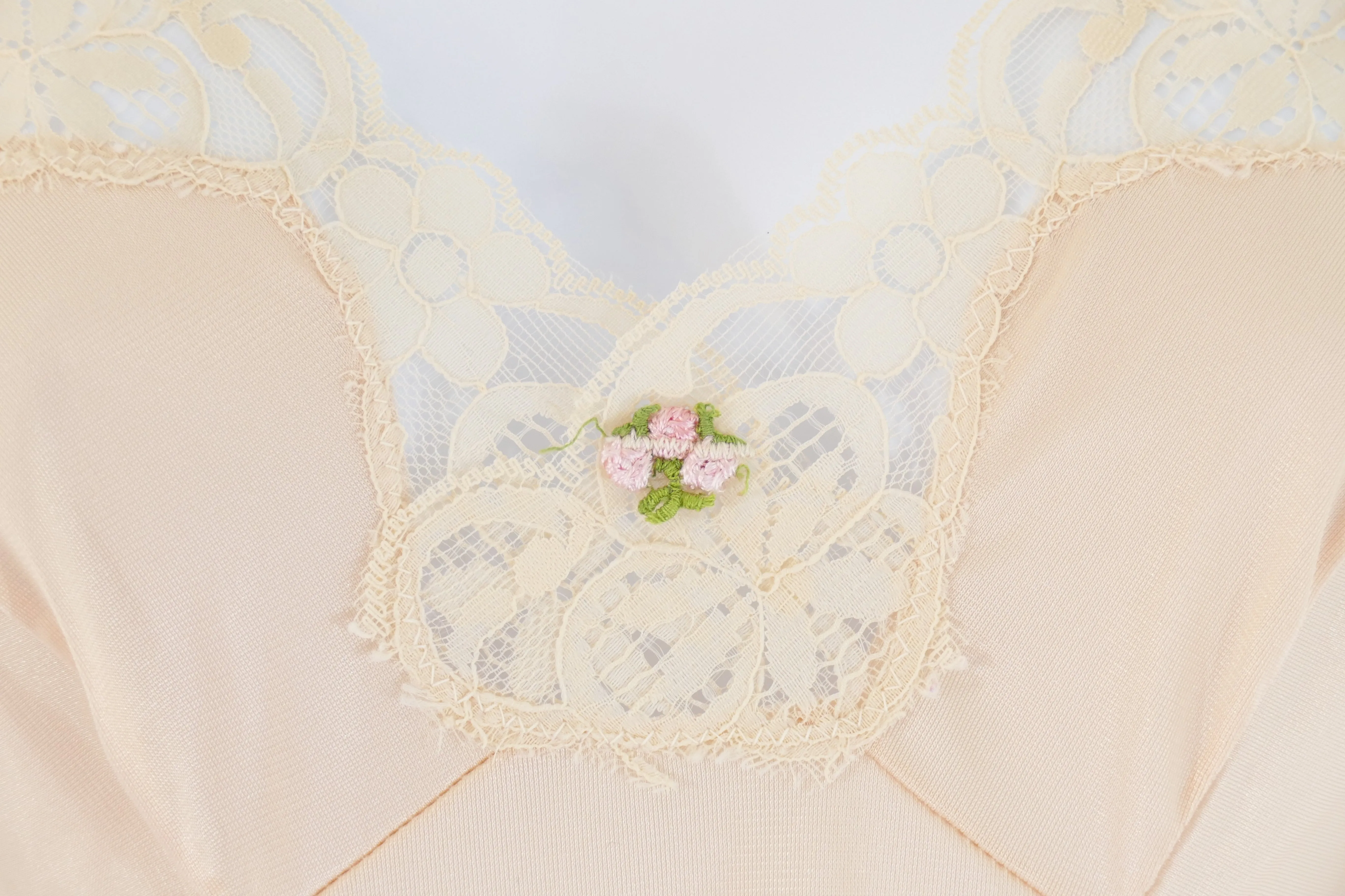Give me AMORE Vintage Peach Slip Dress