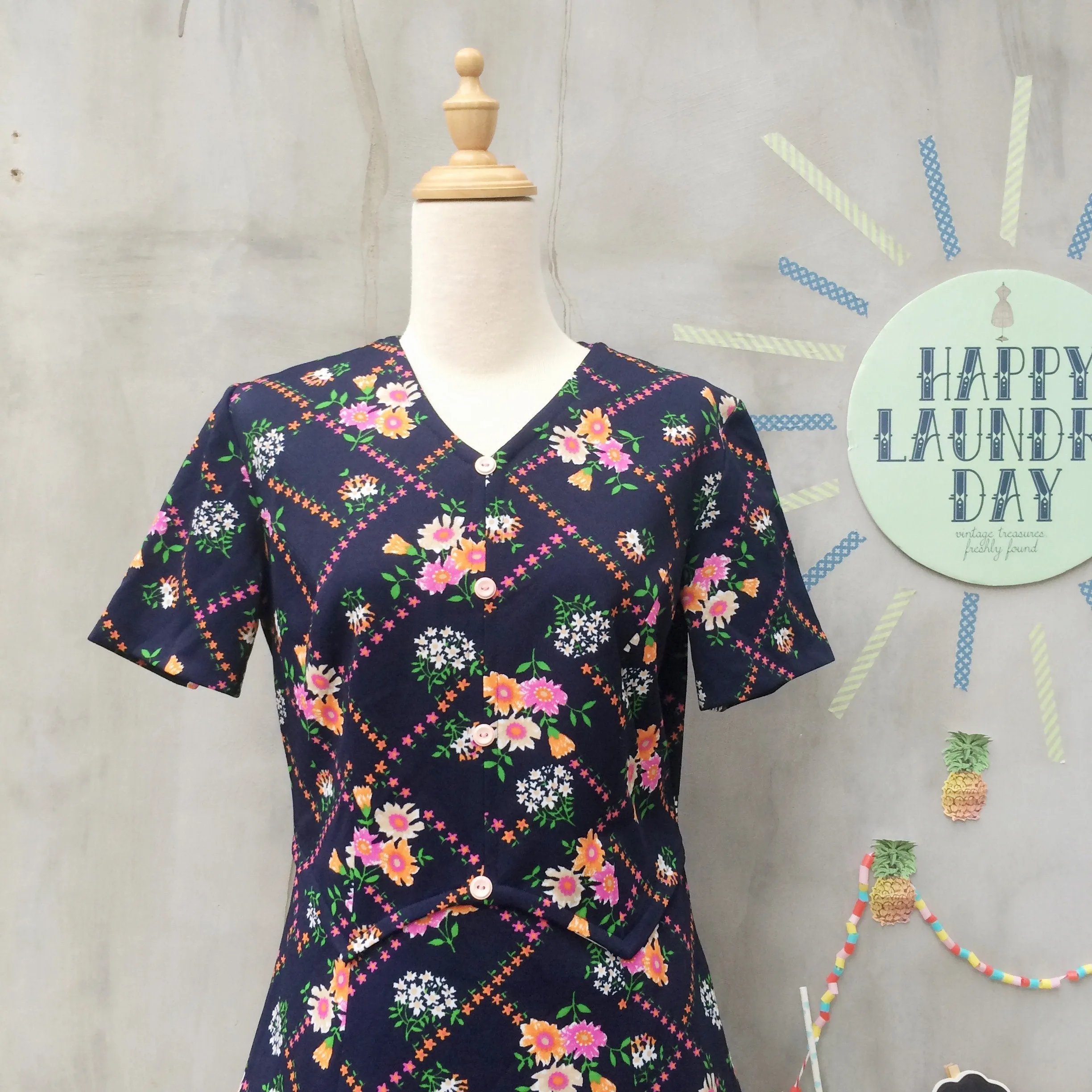 Maypole Dancer | Vintage 1960s 1970s Twiggy Mod retro Flower Power floral bouquet Short Dress
