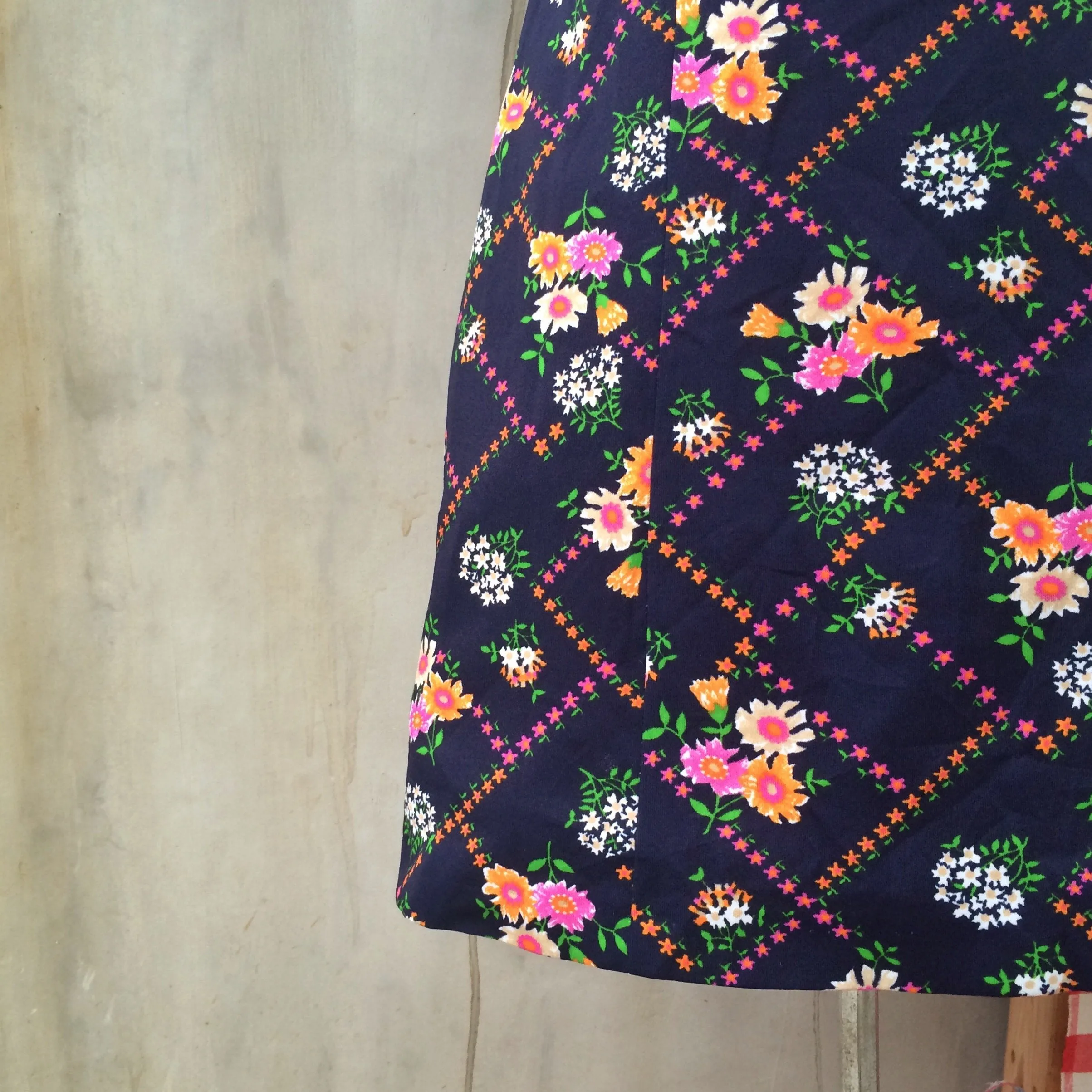 Maypole Dancer | Vintage 1960s 1970s Twiggy Mod retro Flower Power floral bouquet Short Dress