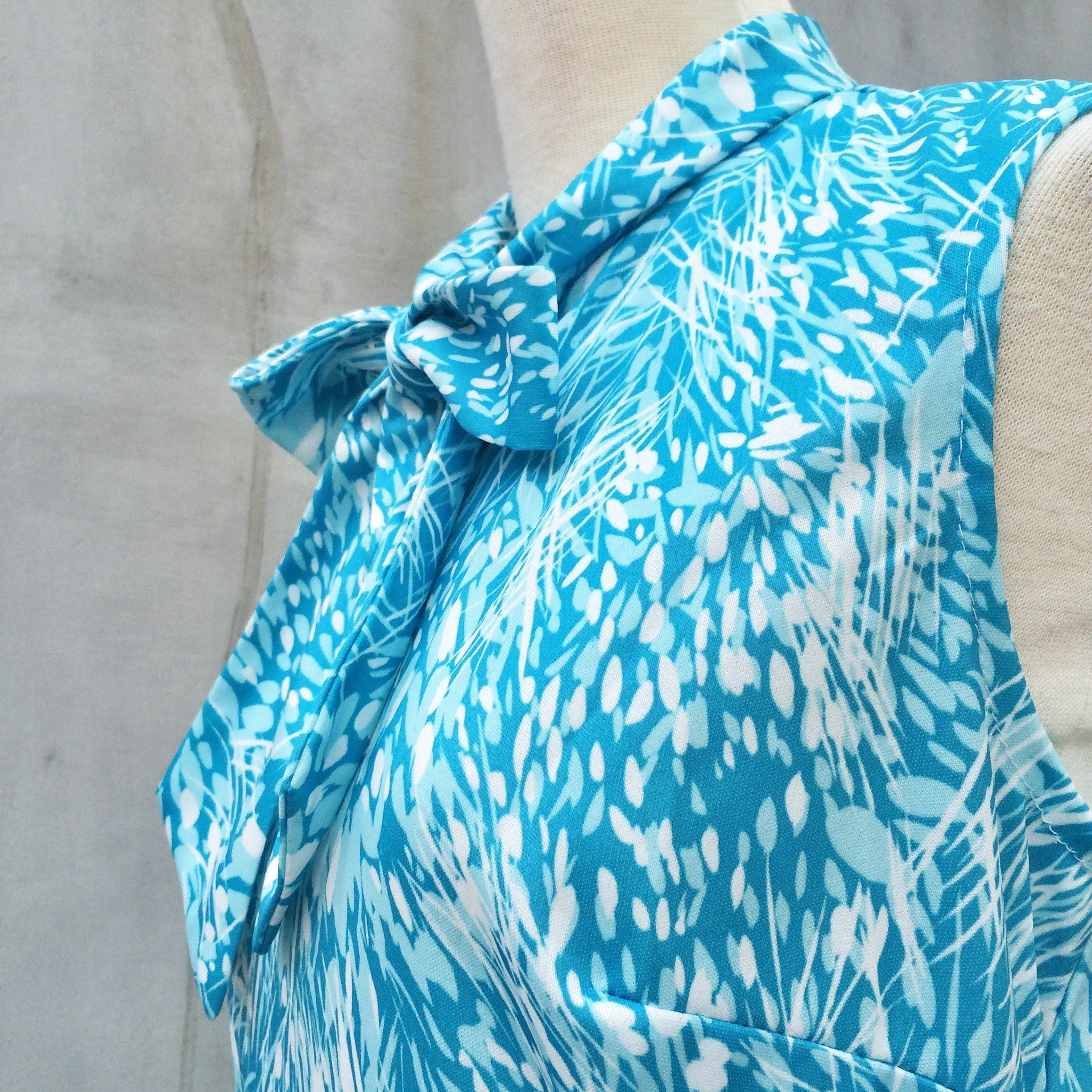 Shades of Blue-tiful |Vintage 1950s 1960s secretary Pussy-bow Turquoise blue A-line Dress