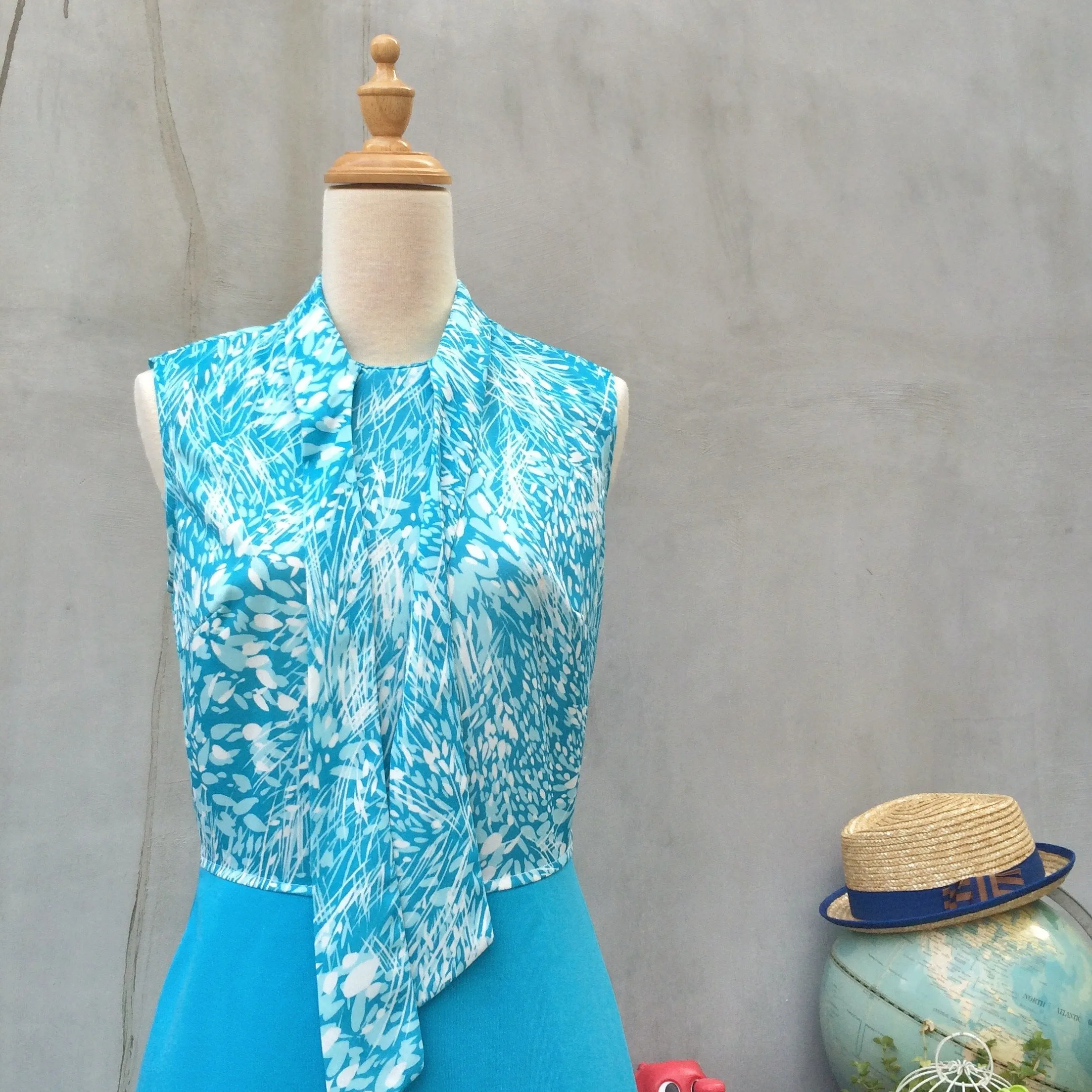 Shades of Blue-tiful |Vintage 1950s 1960s secretary Pussy-bow Turquoise blue A-line Dress