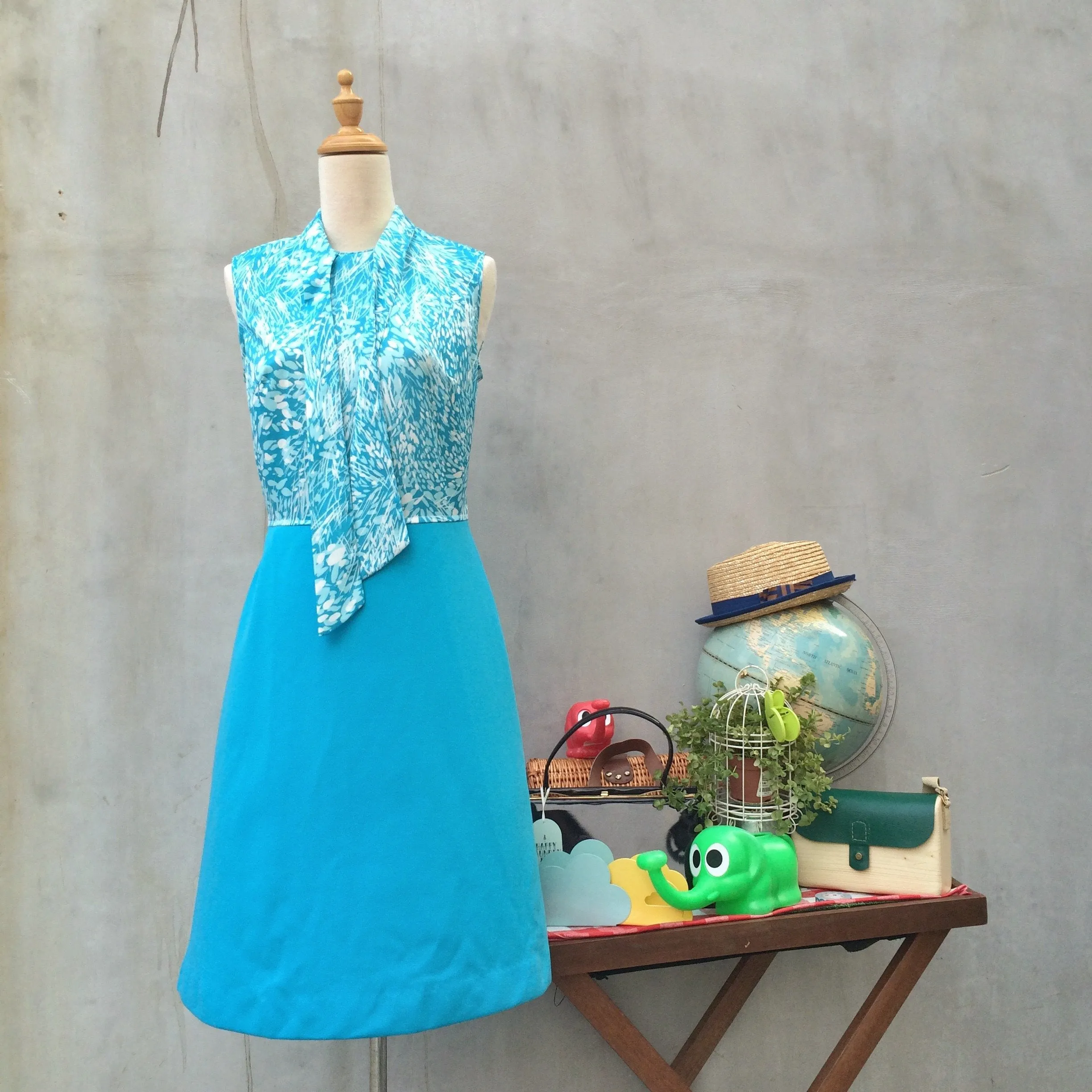 Shades of Blue-tiful |Vintage 1950s 1960s secretary Pussy-bow Turquoise blue A-line Dress