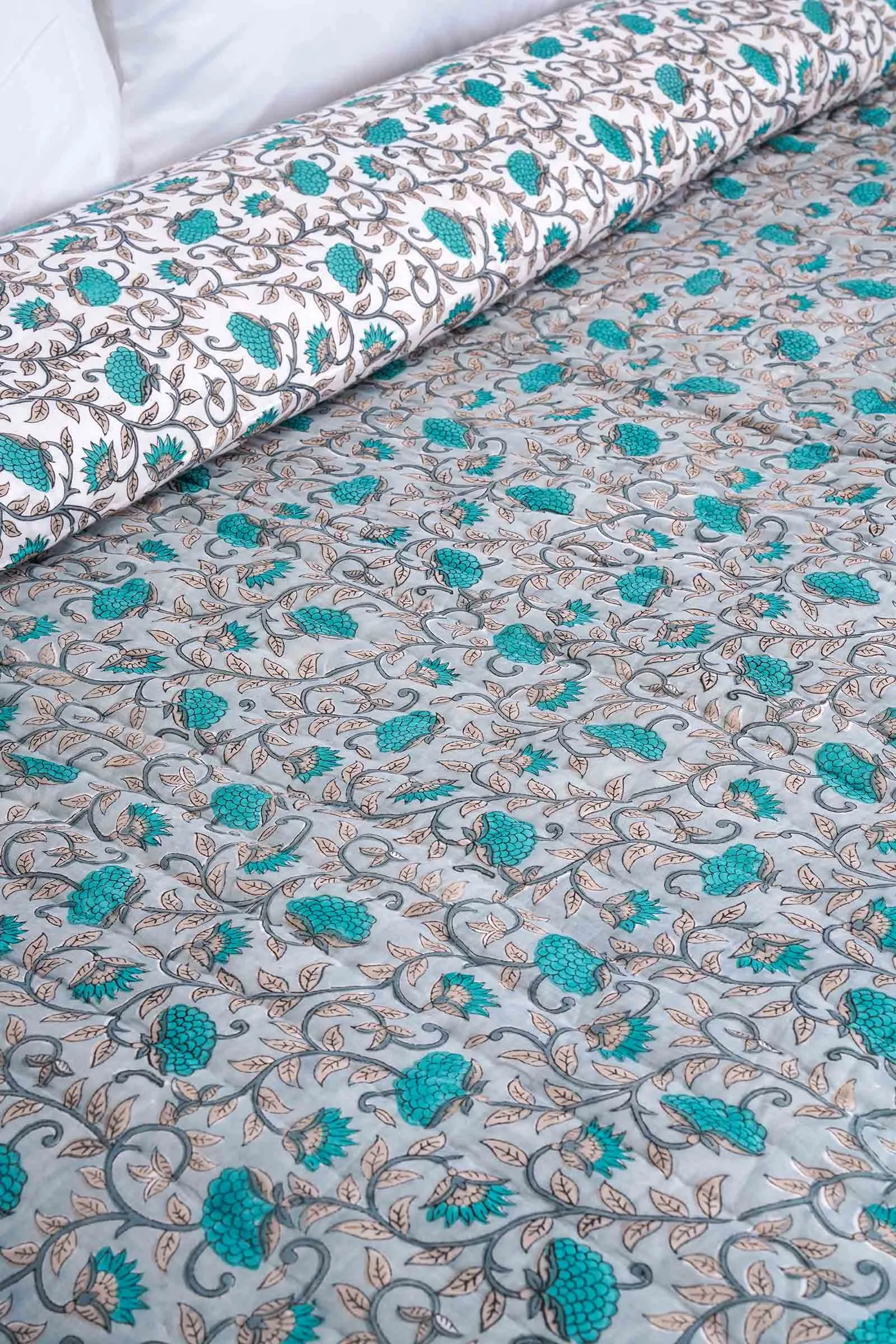 Vadeeya Cotton Muslin Quilt